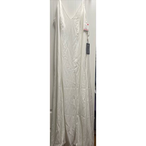 Vera Wang 2 Piece Wedding Dress Slip and Overdress NWT $800 - Picture 1 of 13